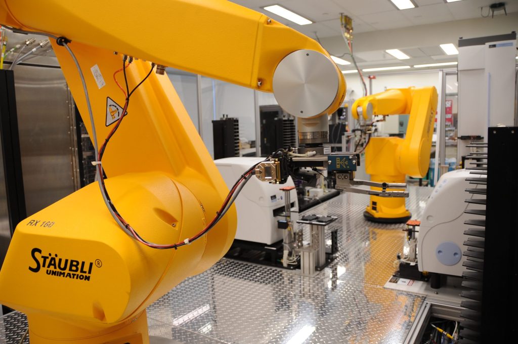 రసాయన genomics పనికి ఉపయోగించే ప్రయోగశాల robot.